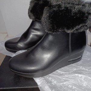 DKNY ABRI WEDGE BOOT